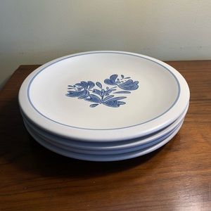Vintage Pfaltzgraff Yorktowne Dinner Plates - set of 4